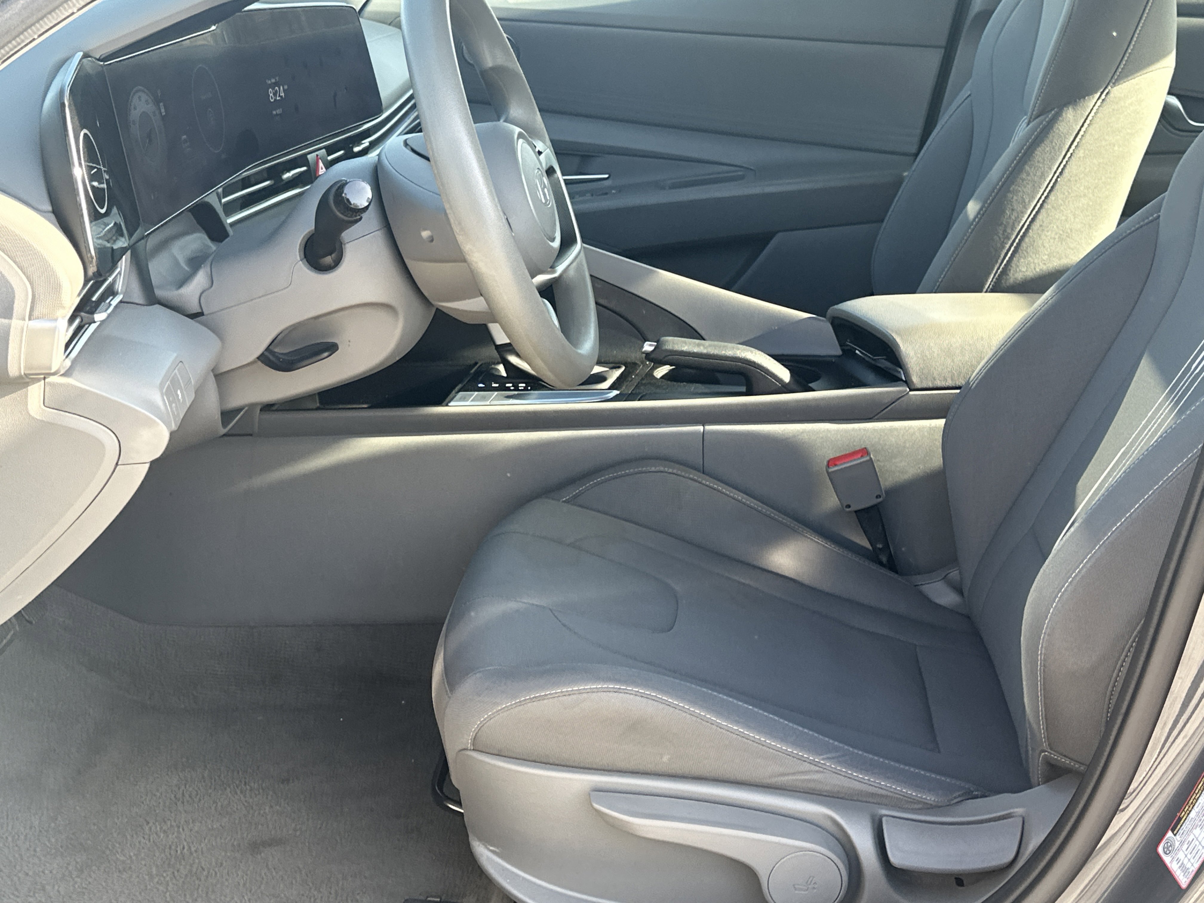 Used 2024 Hyundai Elantra SEL image 9