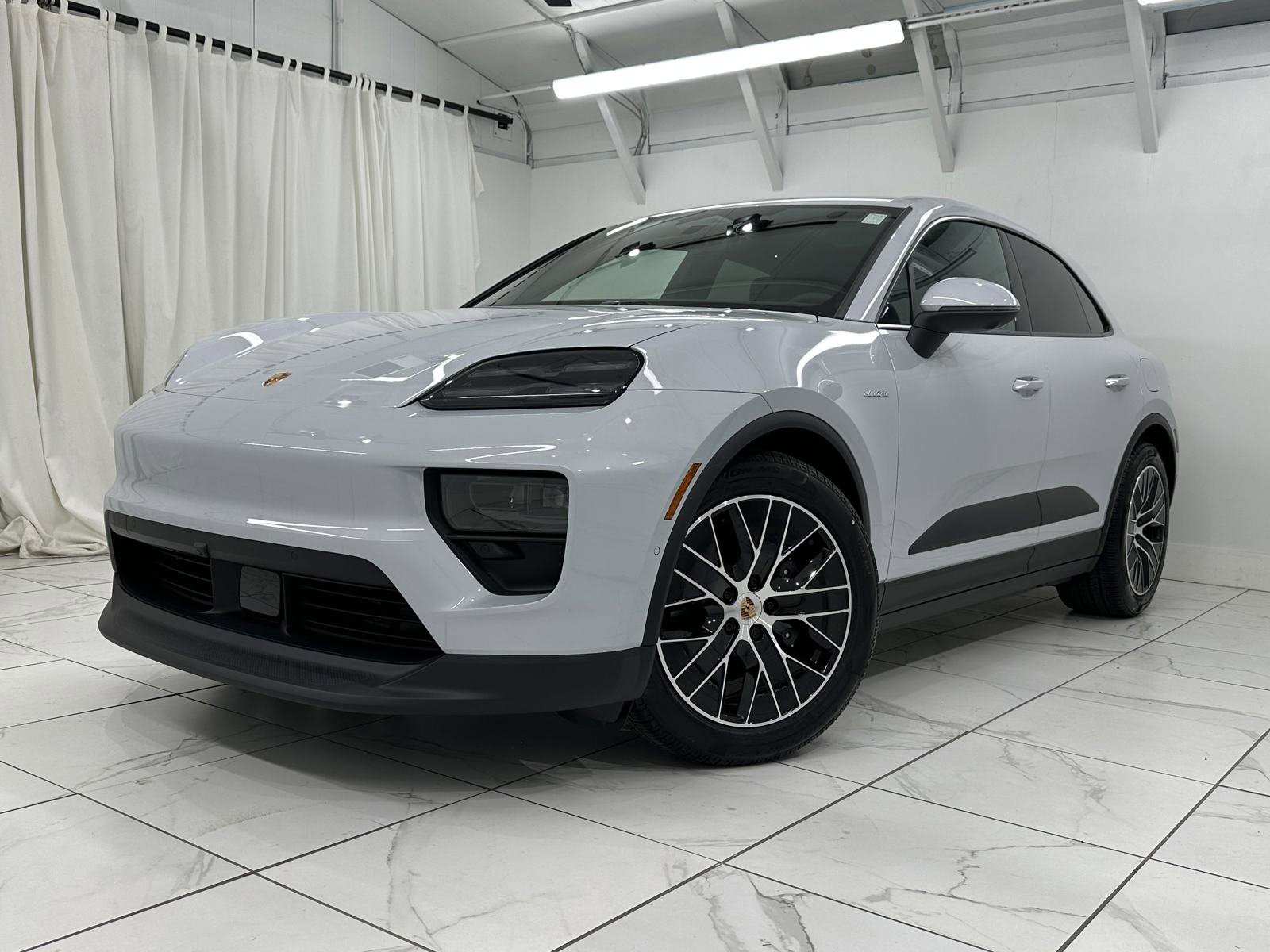 Certified 2025 Porsche Macan Electric image 7