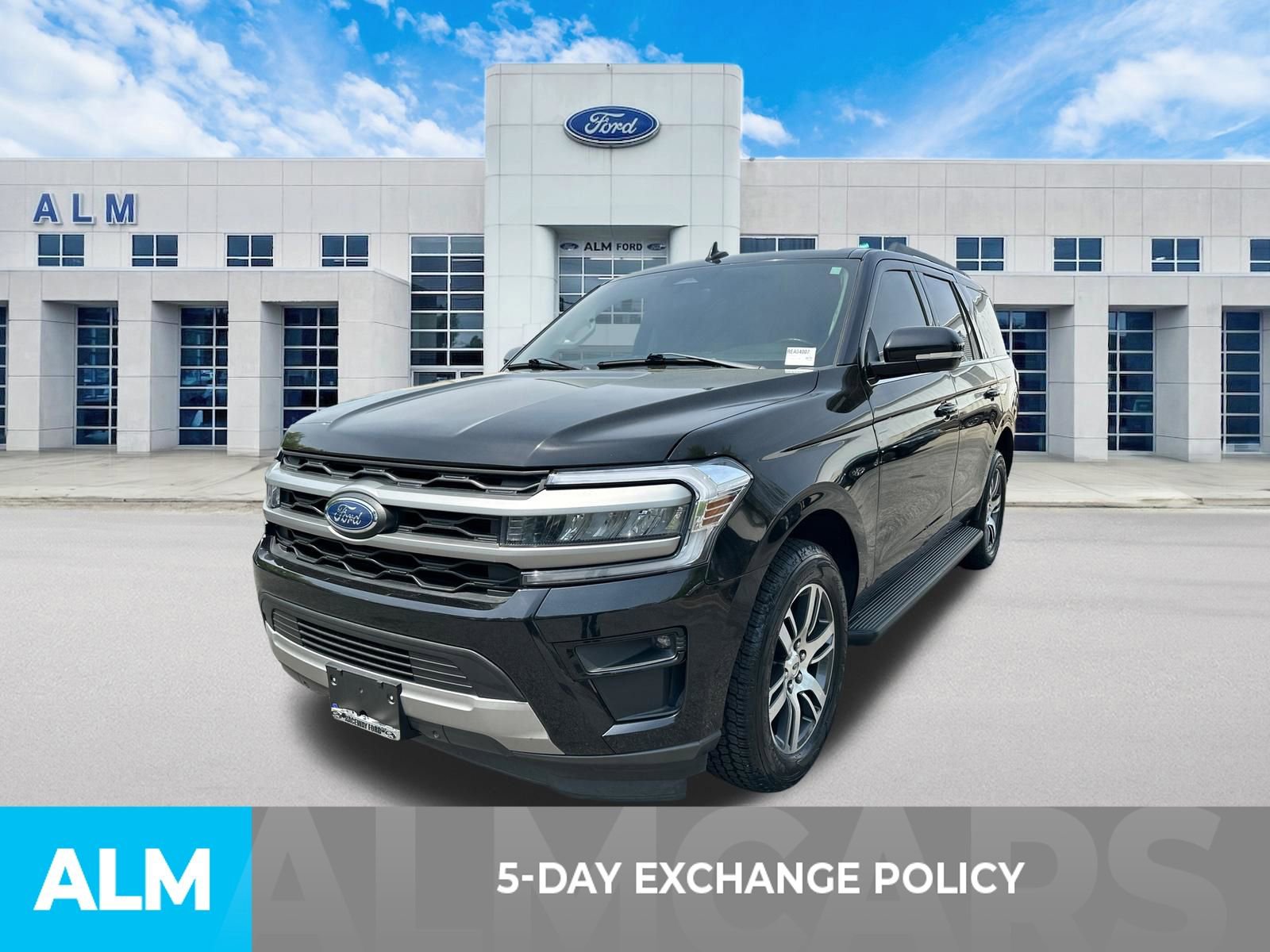 Used 2024 Ford Expedition XLT image 3