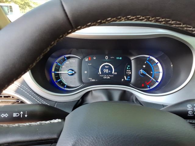 Used 2024 Chrysler Pacifica Limited image 9