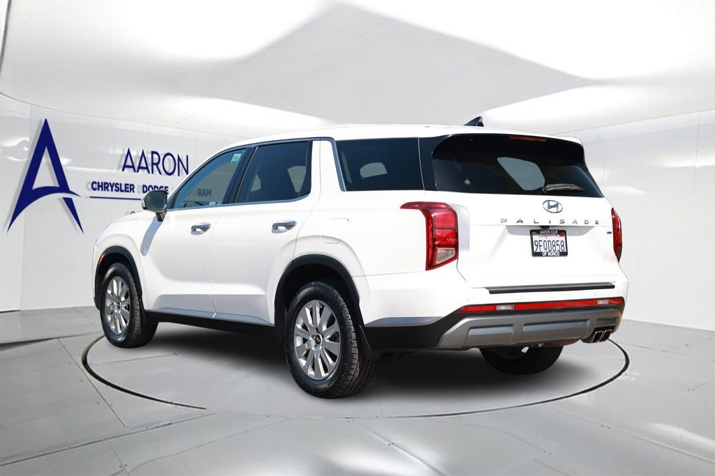 Used 2023 Hyundai Palisade SE AWD/4WD image 2
