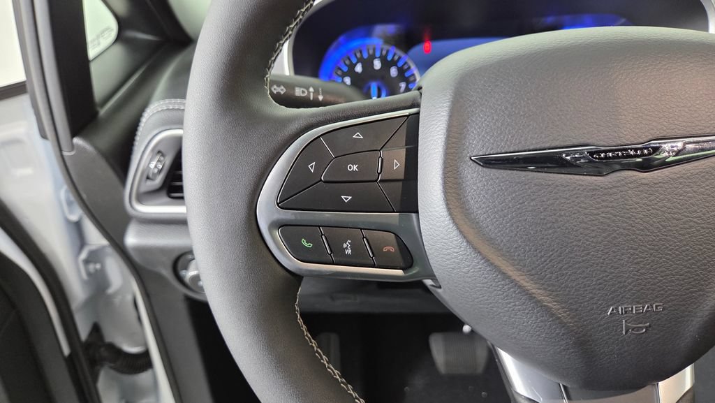 New 2025 Chrysler Pacifica Select w/ Fav Edition Package FWD image 17