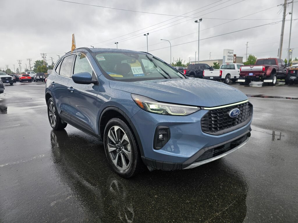 Certified 2025 Ford Escape Platinum AWD/4WD image 4