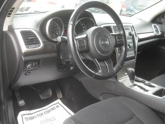 Used 2012 Jeep Grand Cherokee Laredo w/ Laredo E Group image 18