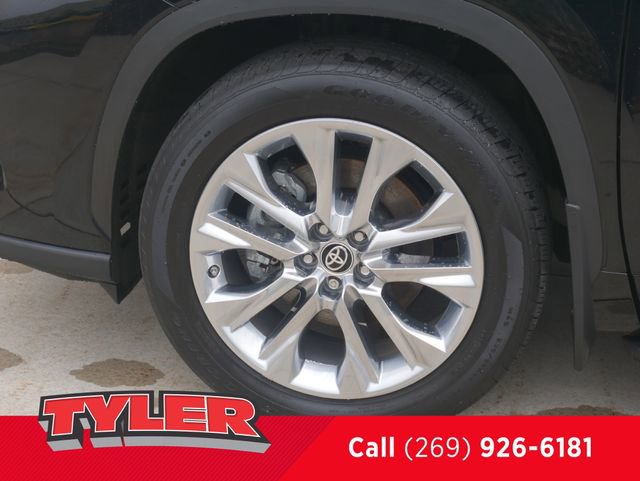 Used 2024 Toyota Highlander Limited AWD/4WD image 46
