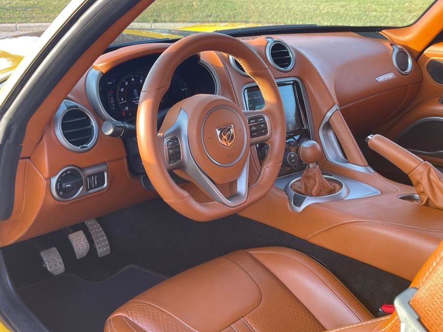 Used 2013 SRT Viper GTS w/ GTS Laguna Interior Pkg image 14