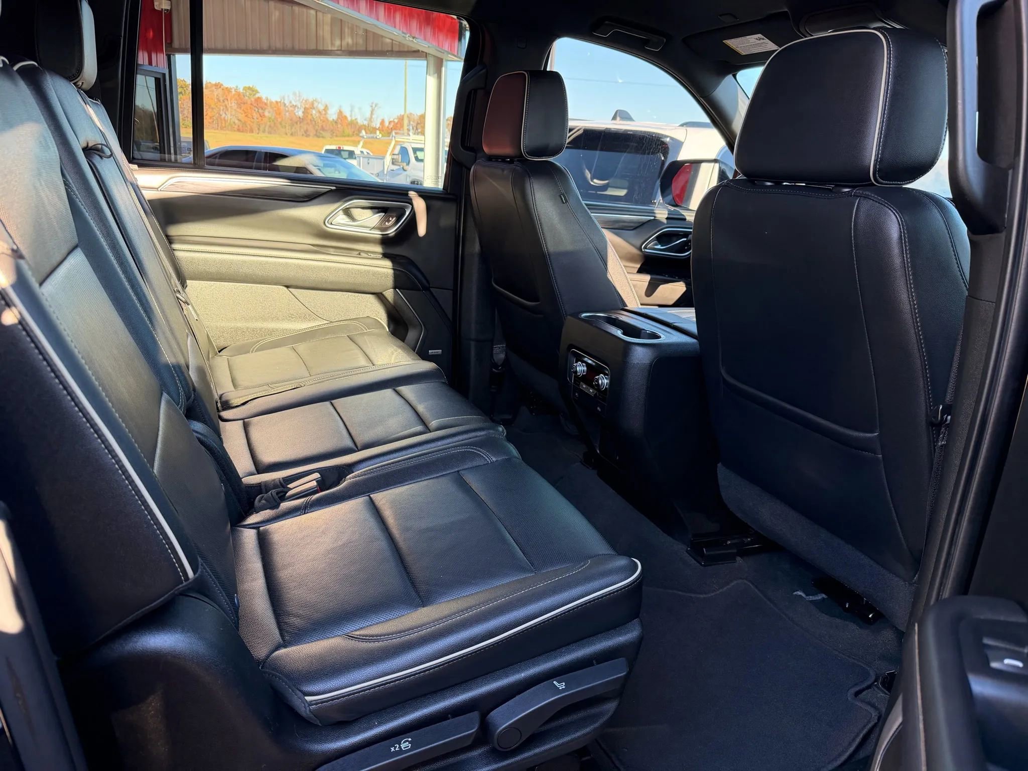 Used 2021 GMC Yukon XL SLT image 13