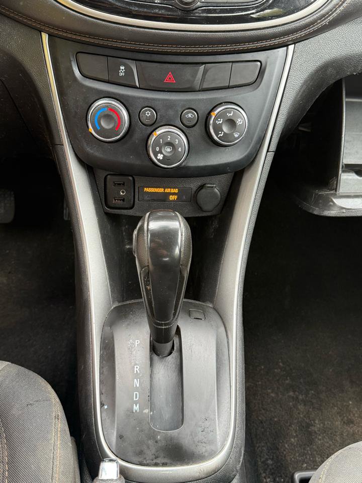 Used 2020 Chevrolet Trax LS FWD image 16