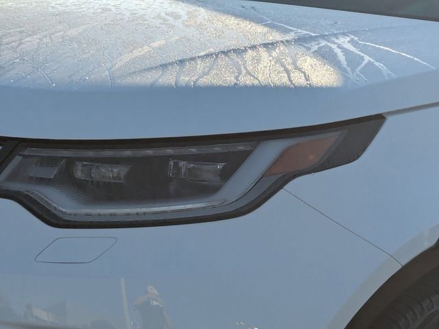 Used 2025 Land Rover Discovery Metropolitan Edition image 9