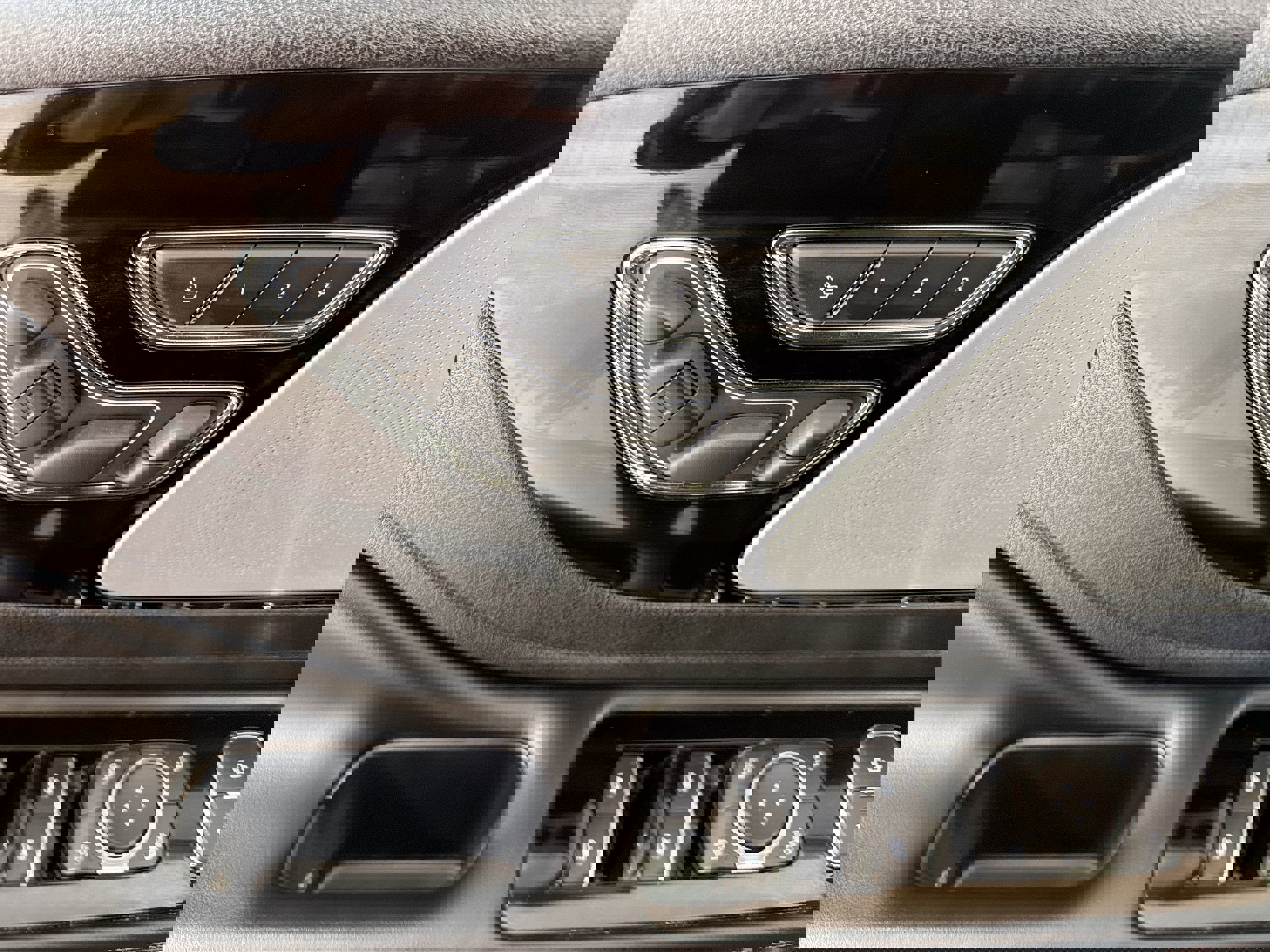 Used 2023 Lincoln Aviator Reserve w/ Equipment Group 201A image 11