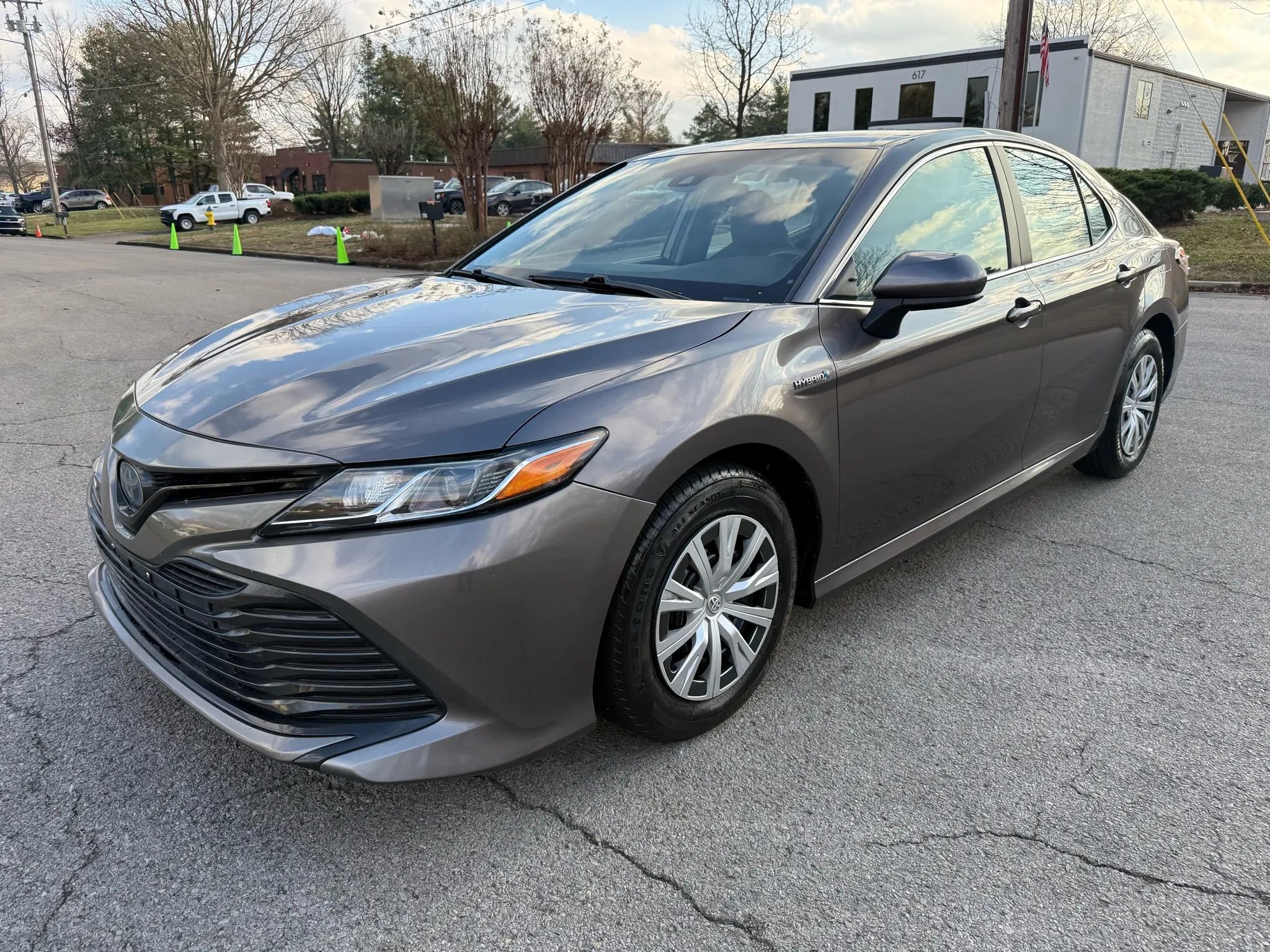 Used 2020 Toyota Camry LE image 8