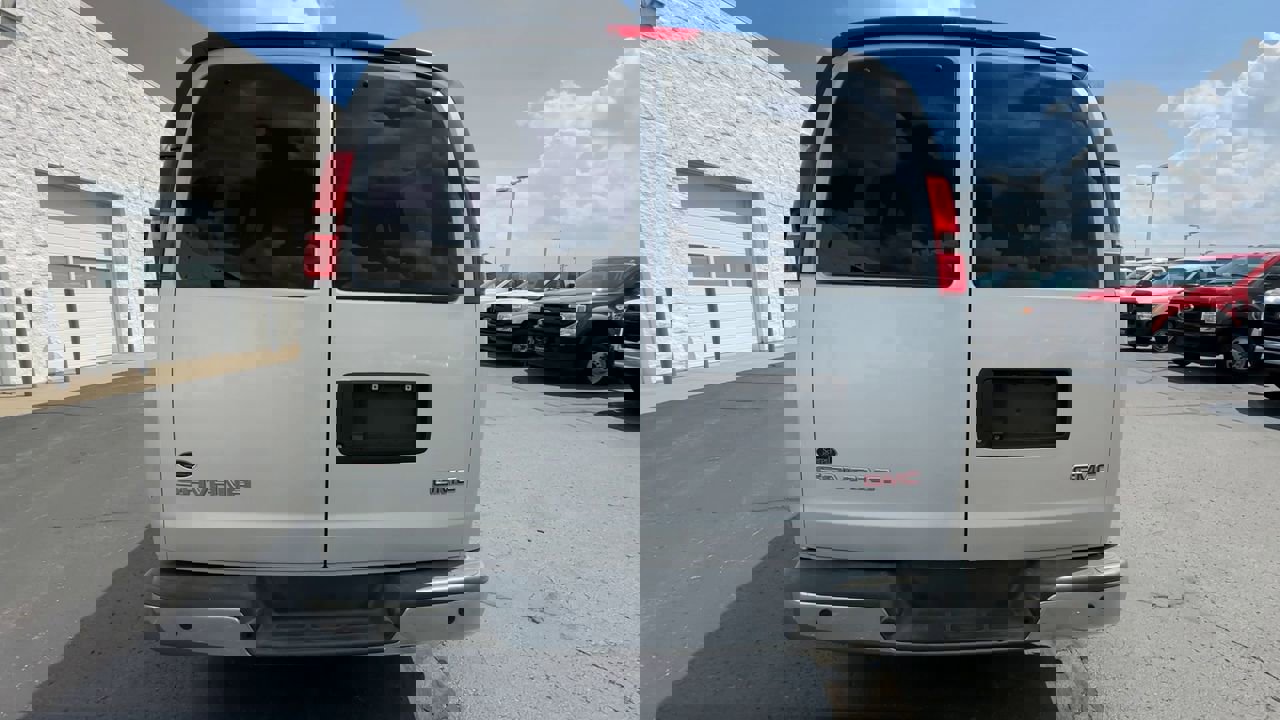 Used 2017 GMC Savana 2500 LT w/ LT Preferred Equipment Group image 7