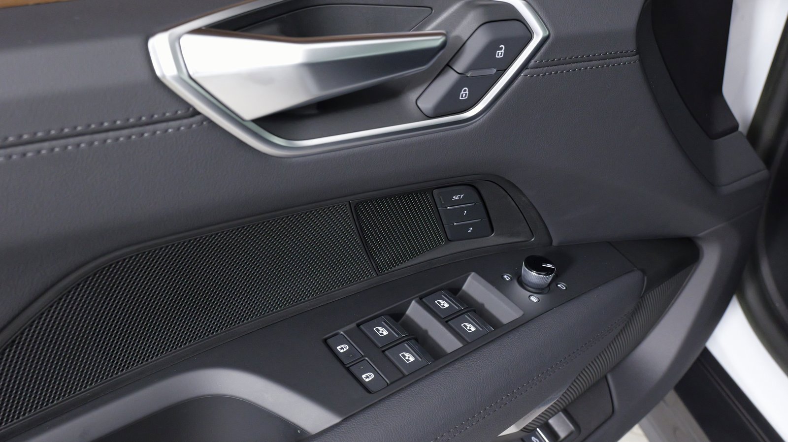 Used 2023 Audi e-tron GT Premium Plus image 29