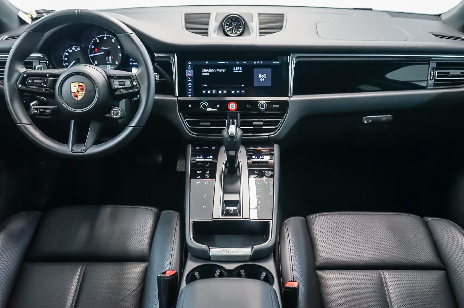 Certified 2026 Porsche Macan Turbo AWD/4WD image 17