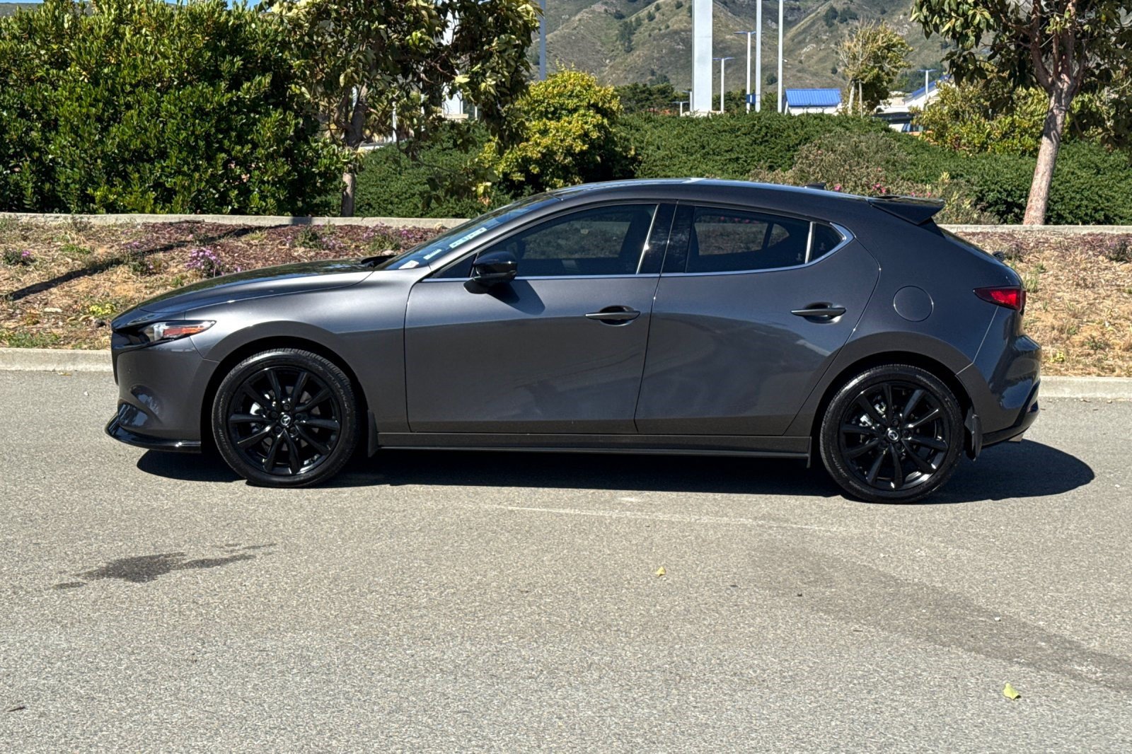 Used 2024 MAZDA MAZDA3 Hatchback w/Premium Plus Pkg AWD/4WD image 2