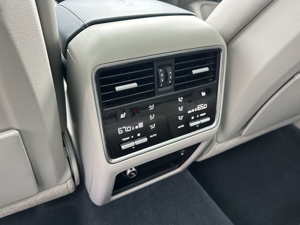 Used 2022 Porsche Cayenne S image 27
