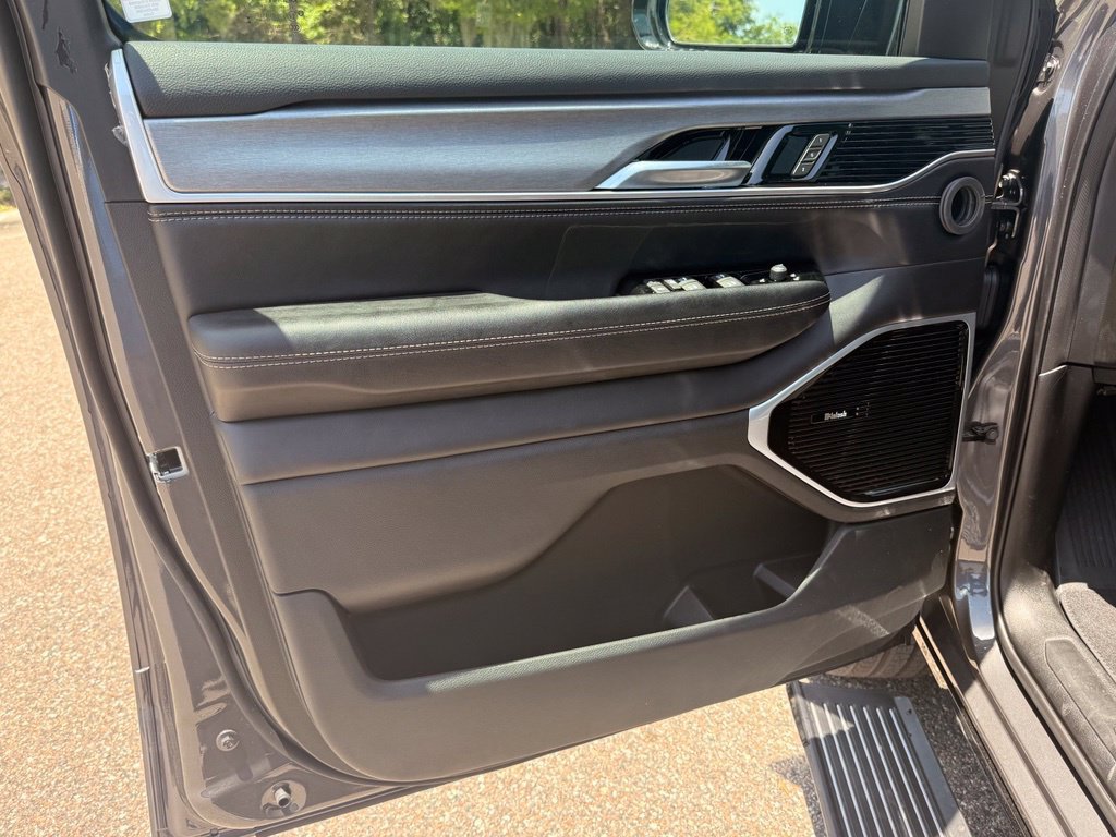 New 2026 Jeep Grand Wagoneer Limited AWD/4WD image 32