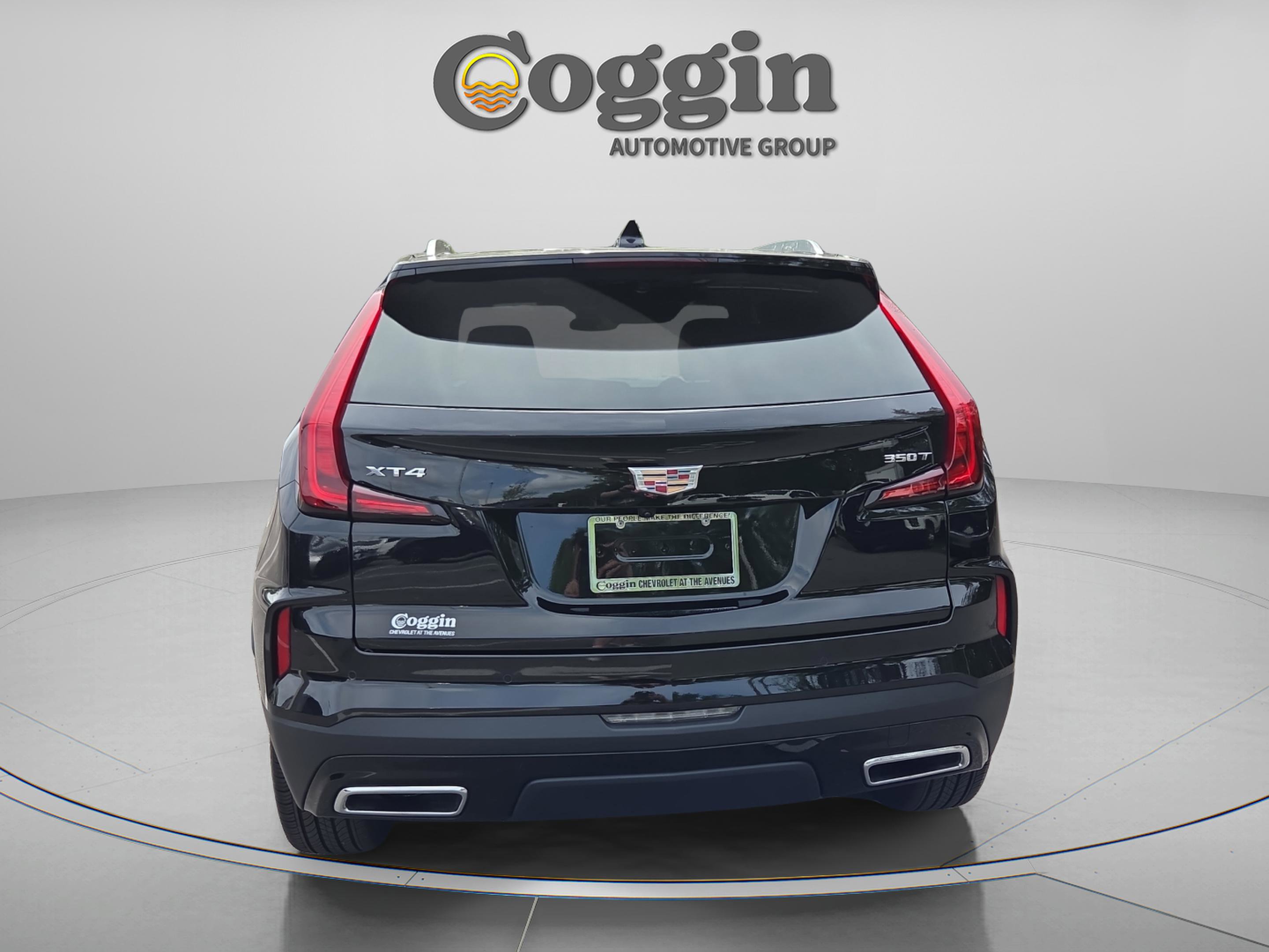 Used 2024 Cadillac XT4 Premium Luxury w/ Cold Weather Package image 8