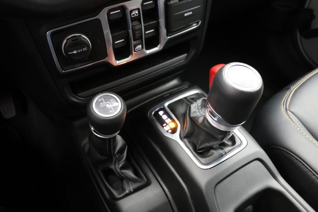 Used 2024 Jeep Wrangler Unlimited Sahara image 25