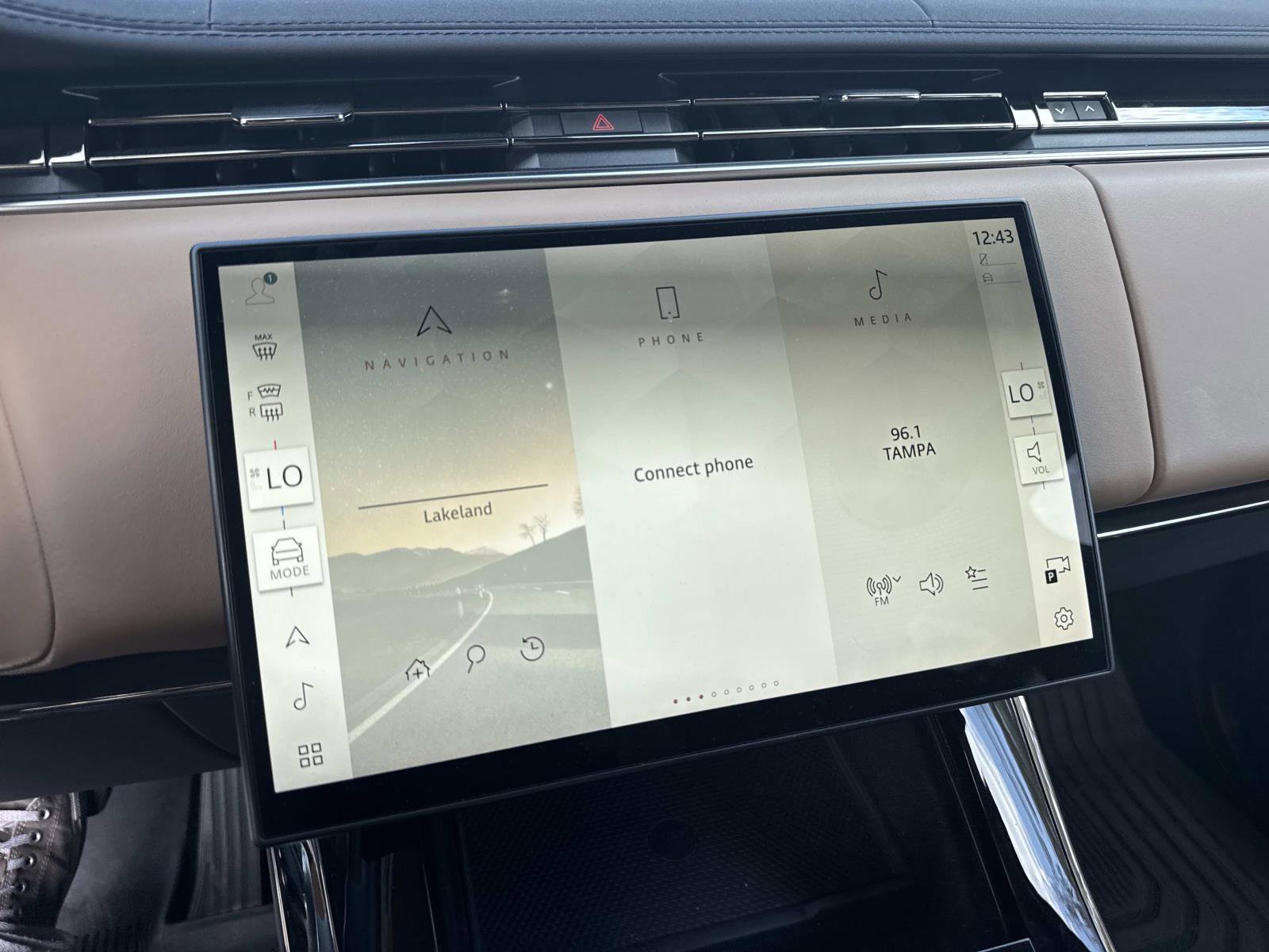 Used 2024 Land Rover Range Rover Sport SE image 22