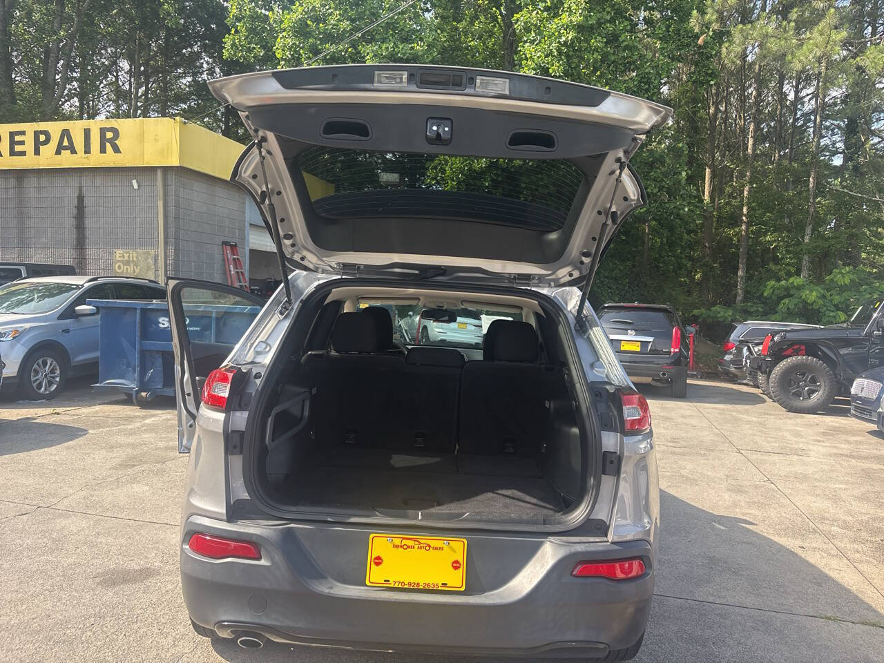 Used 2021 Jeep Grand Cherokee Laredo RWD image 14
