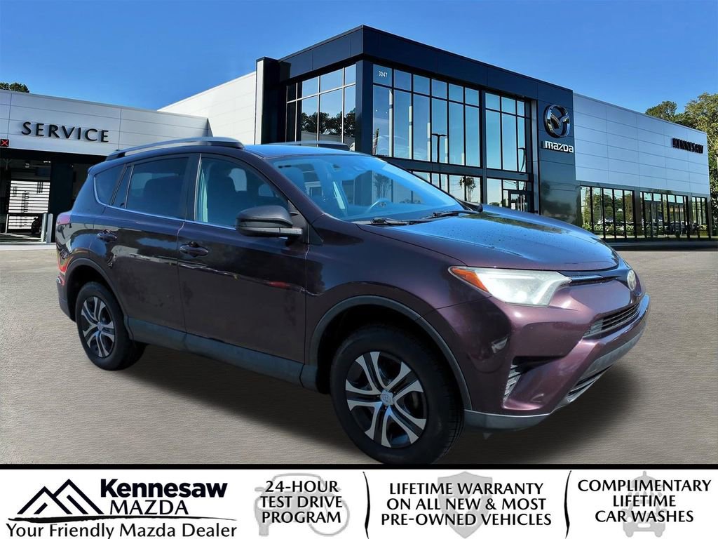 Used 2018 Toyota RAV4 LE image 1