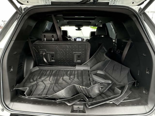 Used 2023 Chevrolet Traverse Premier w/ Redline Edition image 21