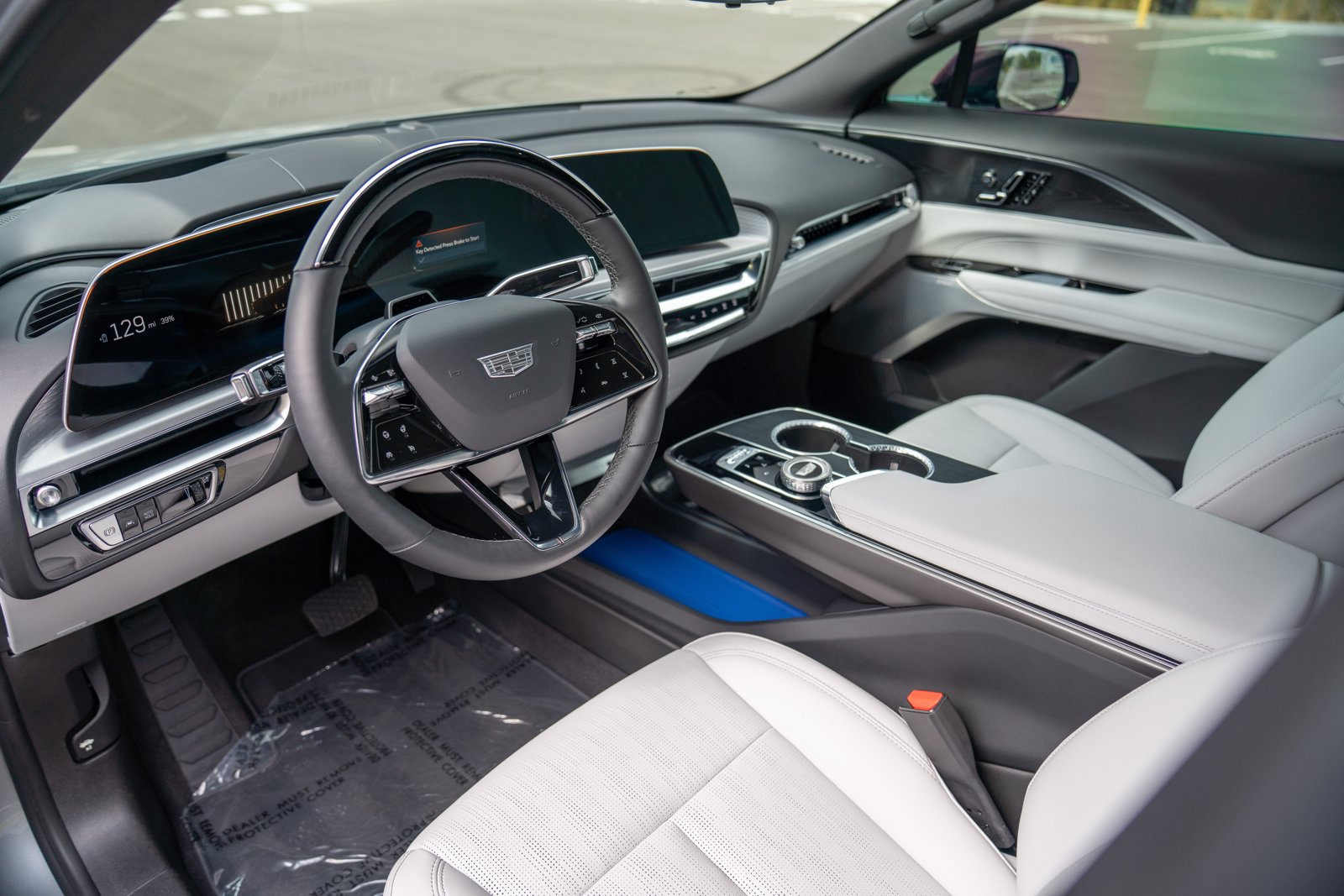 Used 2026 Cadillac Lyriq Signature Sport AWD/4WD image 4
