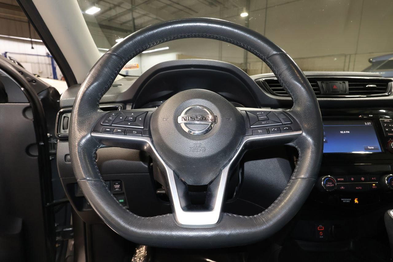 Used 2017 Nissan Rogue SV w/ SV Premium Package image 10