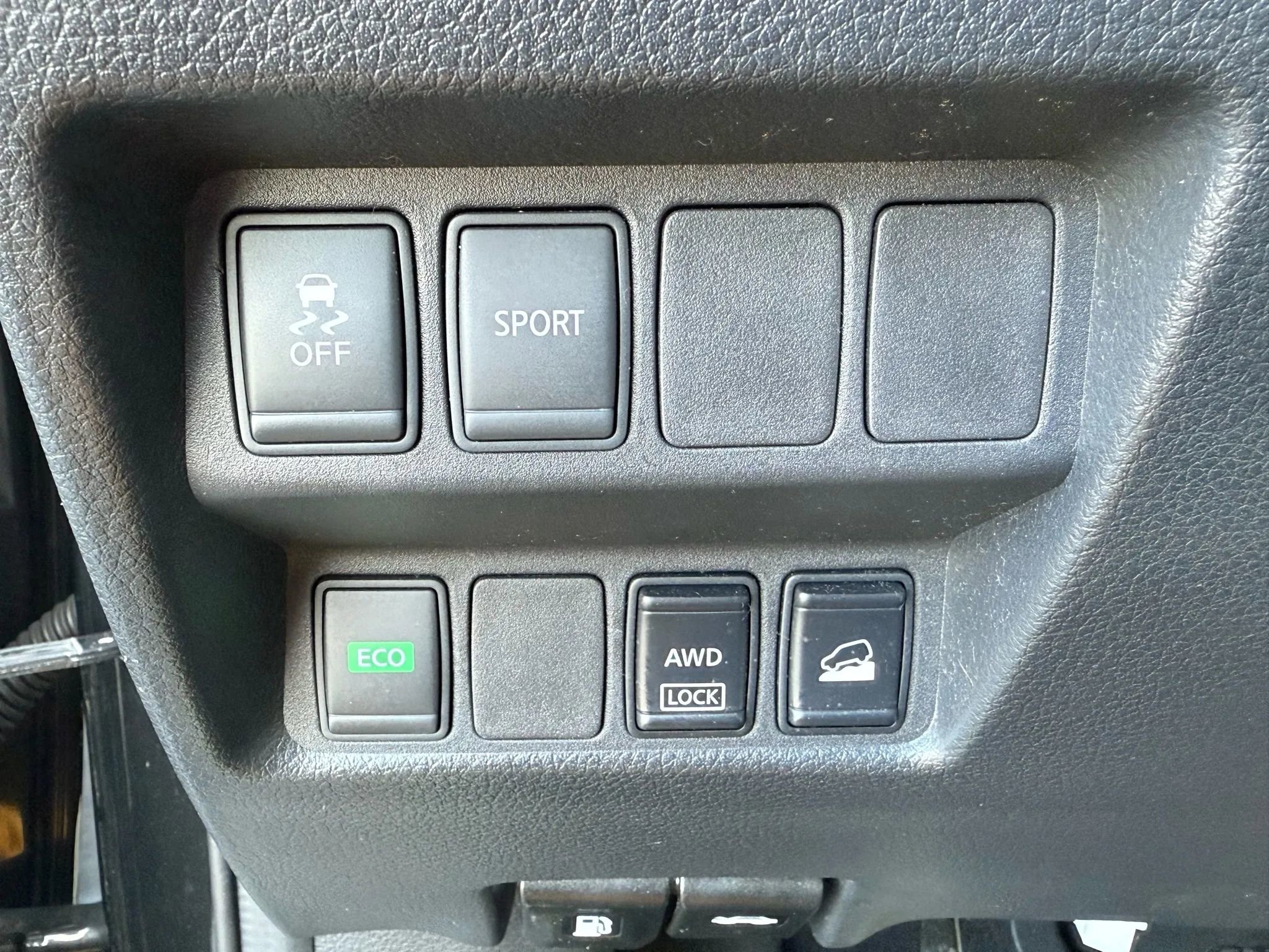 Used 2016 Nissan Rogue SV image 22