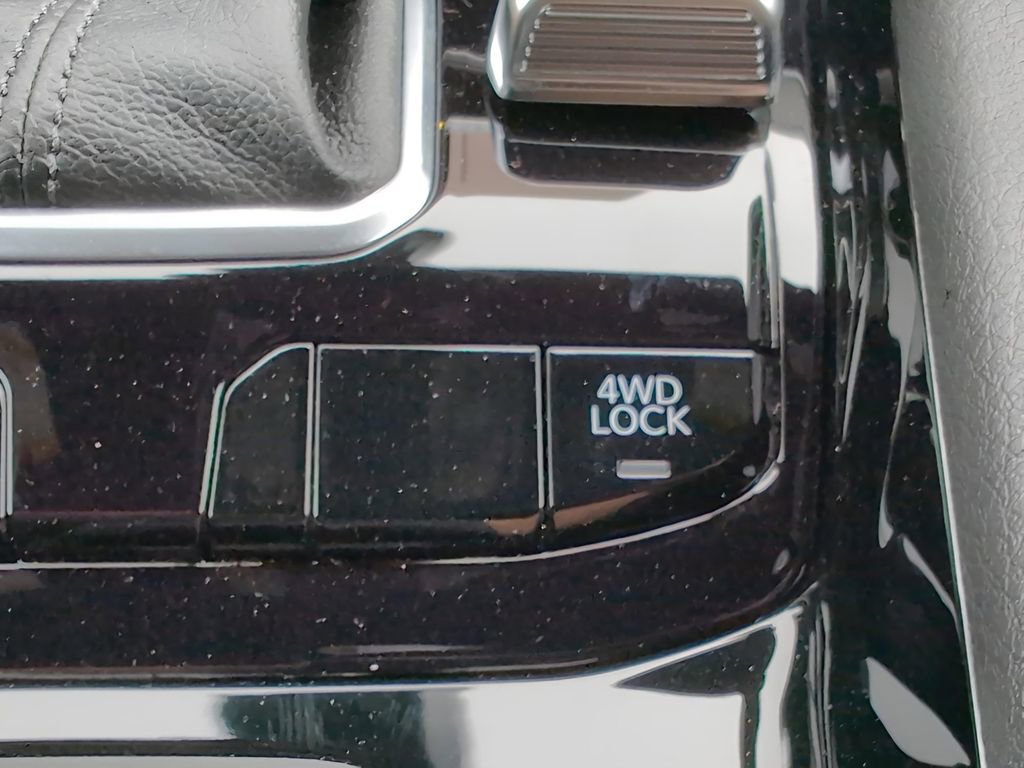 New 2025 Jeep Compass Latitude w/ Sun & Sound Group image 25