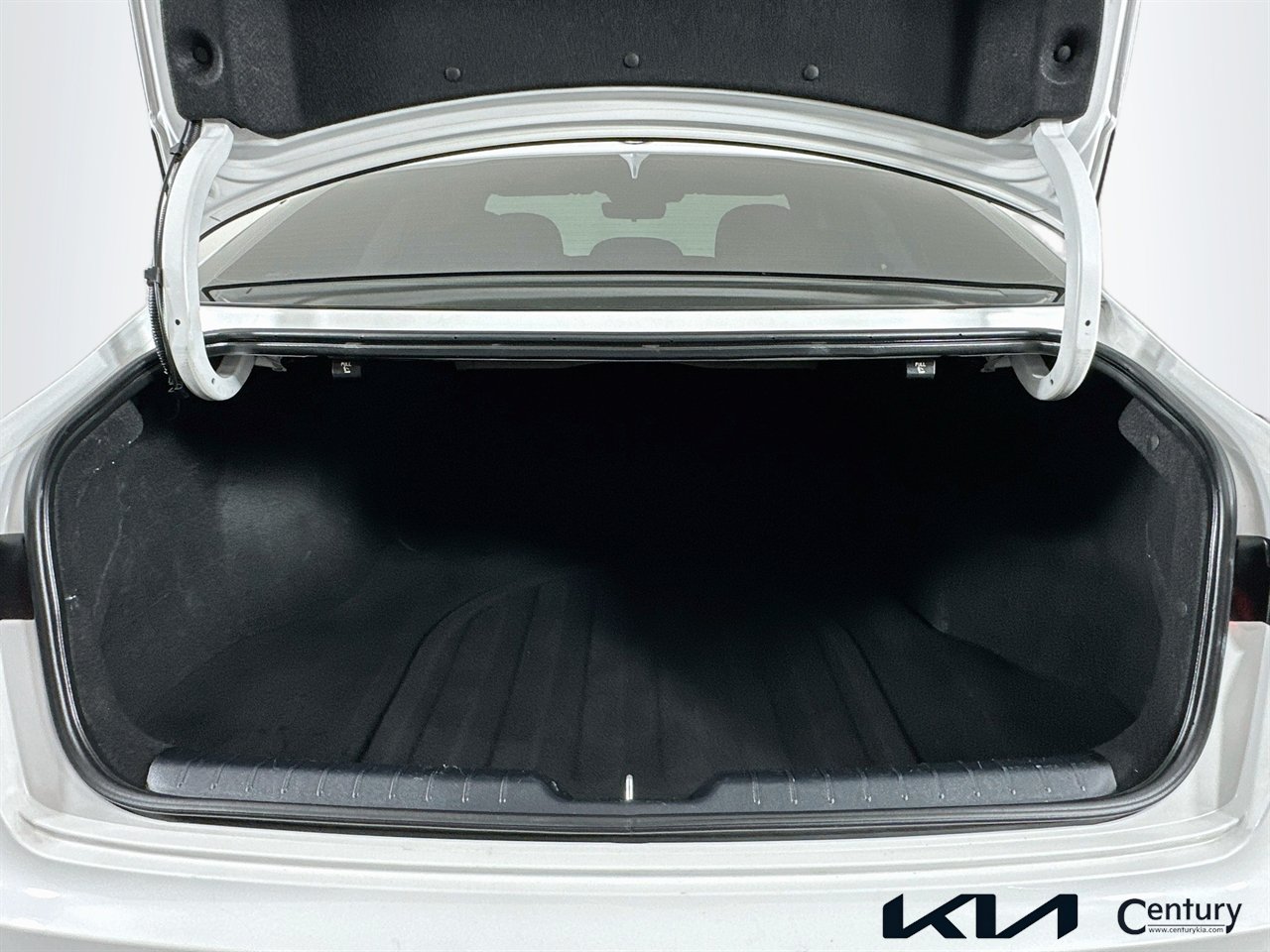 Certified 2025 Kia K4 GT-Line FWD image 24
