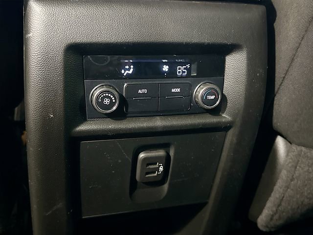 Used 2021 Chevrolet Traverse LT image 25