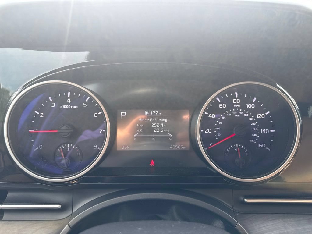 Used 2024 Kia Carnival EX FWD image 10