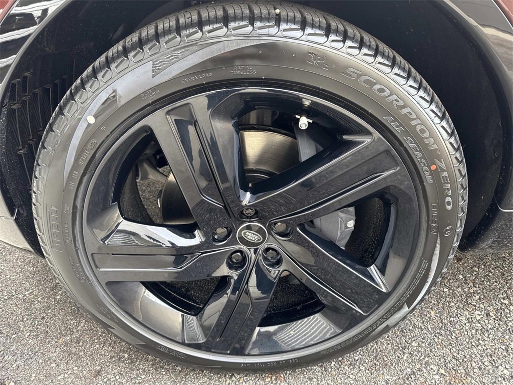 New 2026 Land Rover Discovery Limited Edition image 12