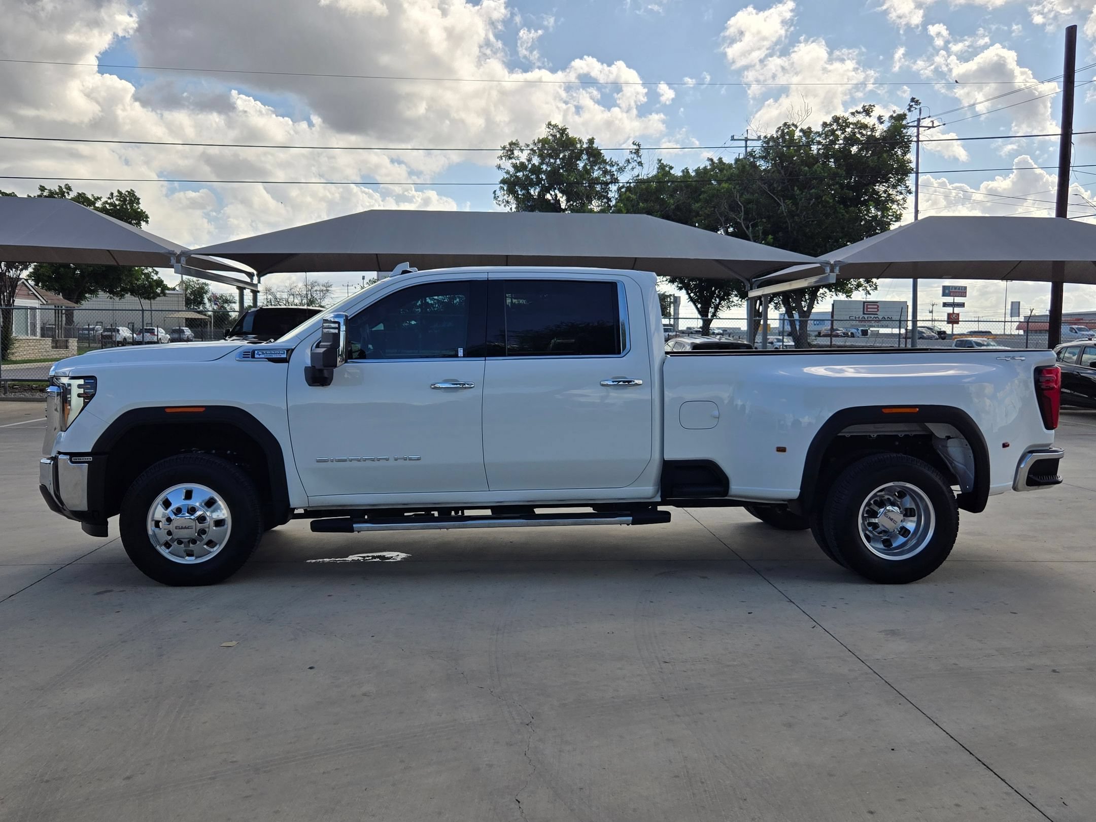 Certified 2025 GMC Sierra 3500 SLT w/ Texas SLT Premium Package AWD/4WD image 4