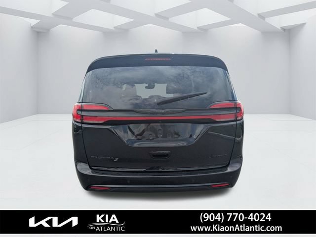 Used 2025 Chrysler Pacifica Limited FWD image 4