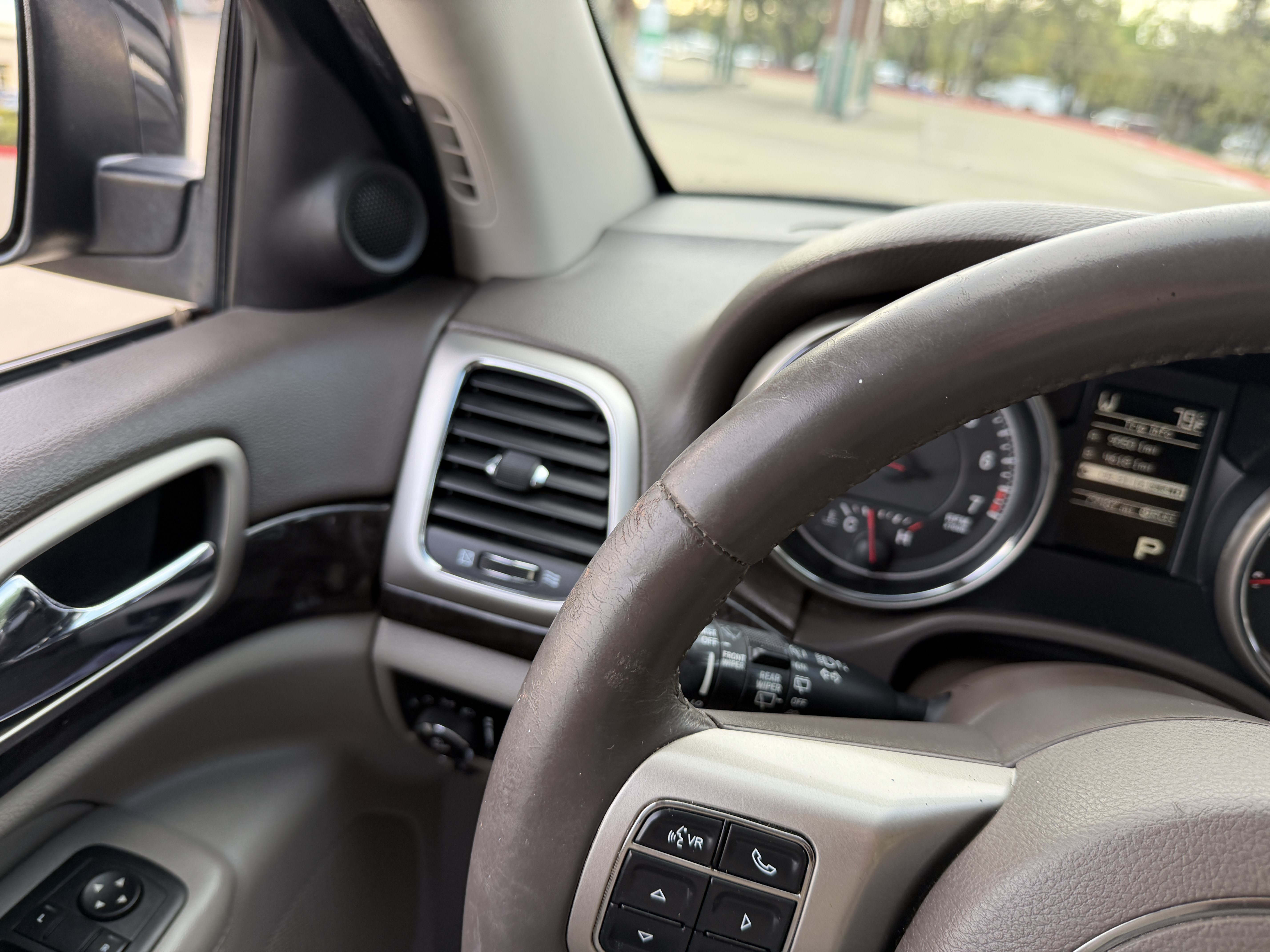Used 2012 Jeep Grand Cherokee Laredo RWD image 24