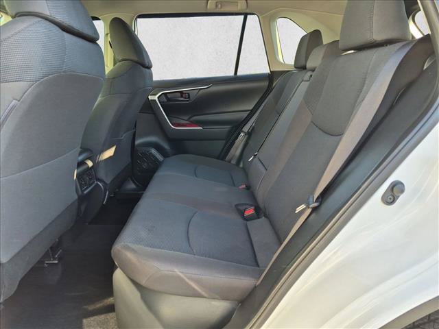 Used 2021 Toyota RAV4 LE AWD/4WD image 18