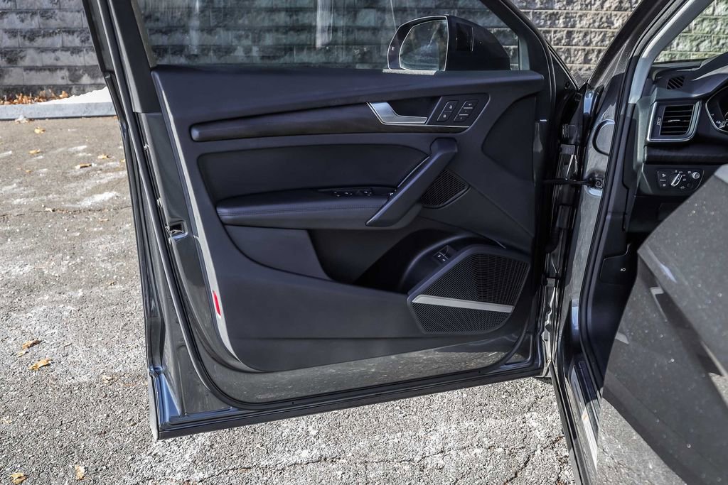 Used 2020 Audi Q5 e Prestige w/ Prestige Package image 21