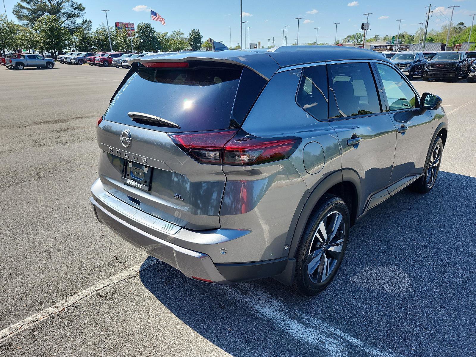 Used 2024 Nissan Rogue SL w/ SL Premium Package image 3