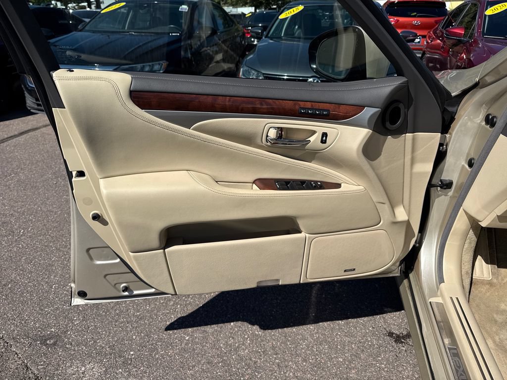 Used 2014 Lexus LS 460 w/ Comfort Package RWD image 18