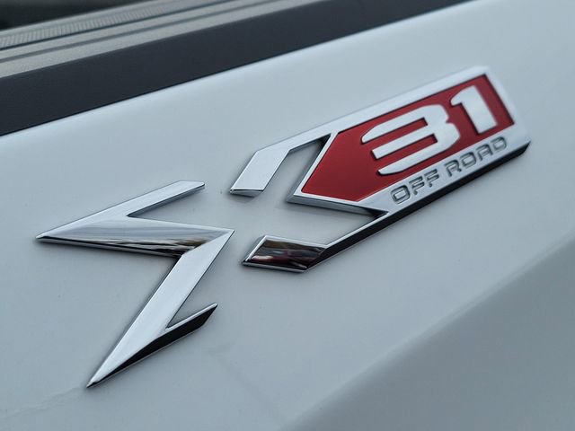 Used 2025 GMC Sierra 1500 SLE w/ X31 Off-Road Package image 16