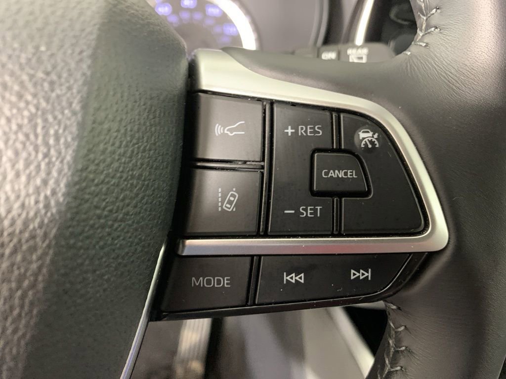 Used 2024 Toyota Highlander LE AWD/4WD image 22