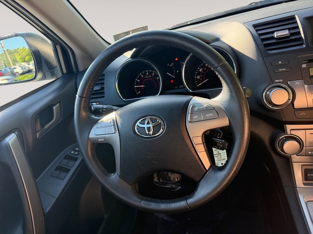 Used 2010 Toyota Highlander SE FWD image 12