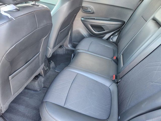 Used 2022 Chevrolet Trax LT w/ LT Convenience Package image 30