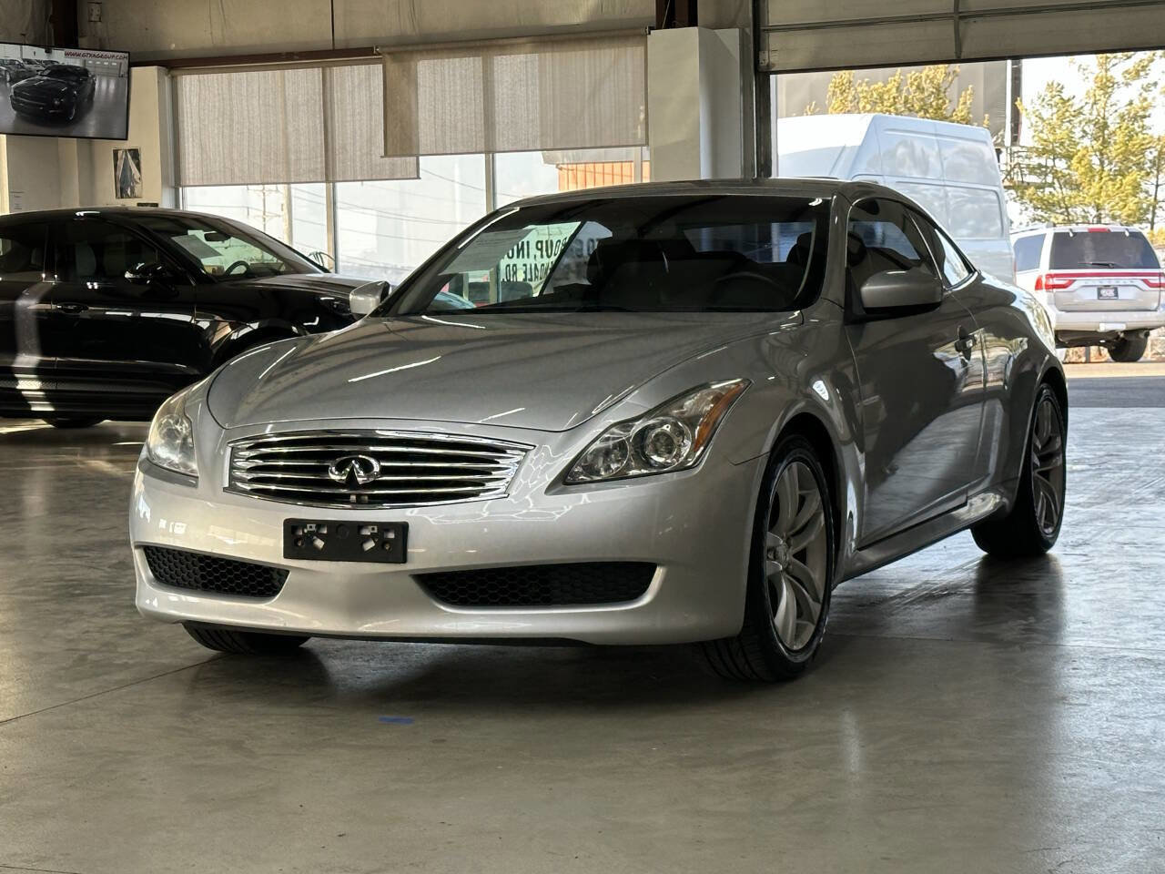 Used 2009 INFINITI G37 Base 2dr Convertible w/ Premium Pkg RWD image 7