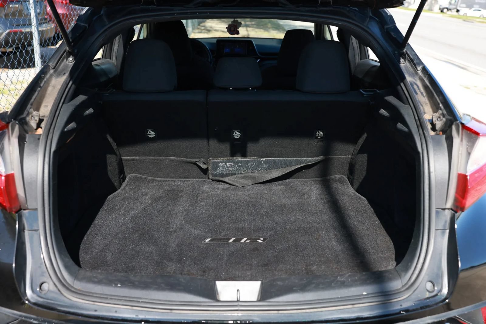 Used 2018 Toyota C-HR XLE FWD image 15