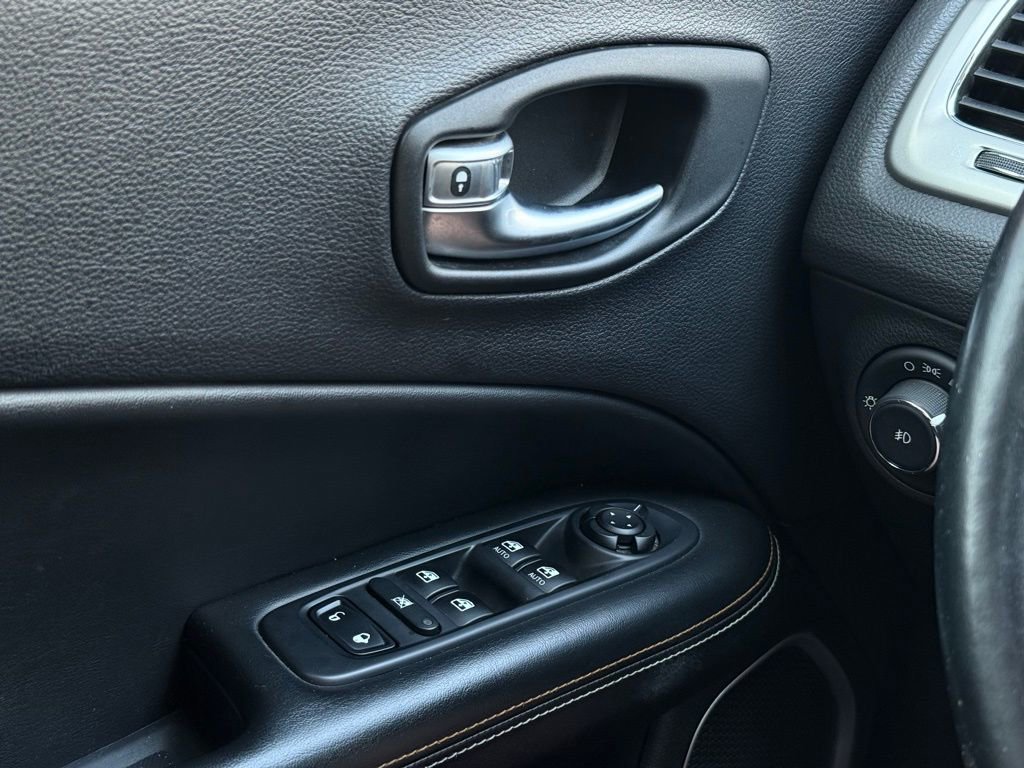 Used 2018 Jeep Compass Latitude w/ Cold Weather Group image 20