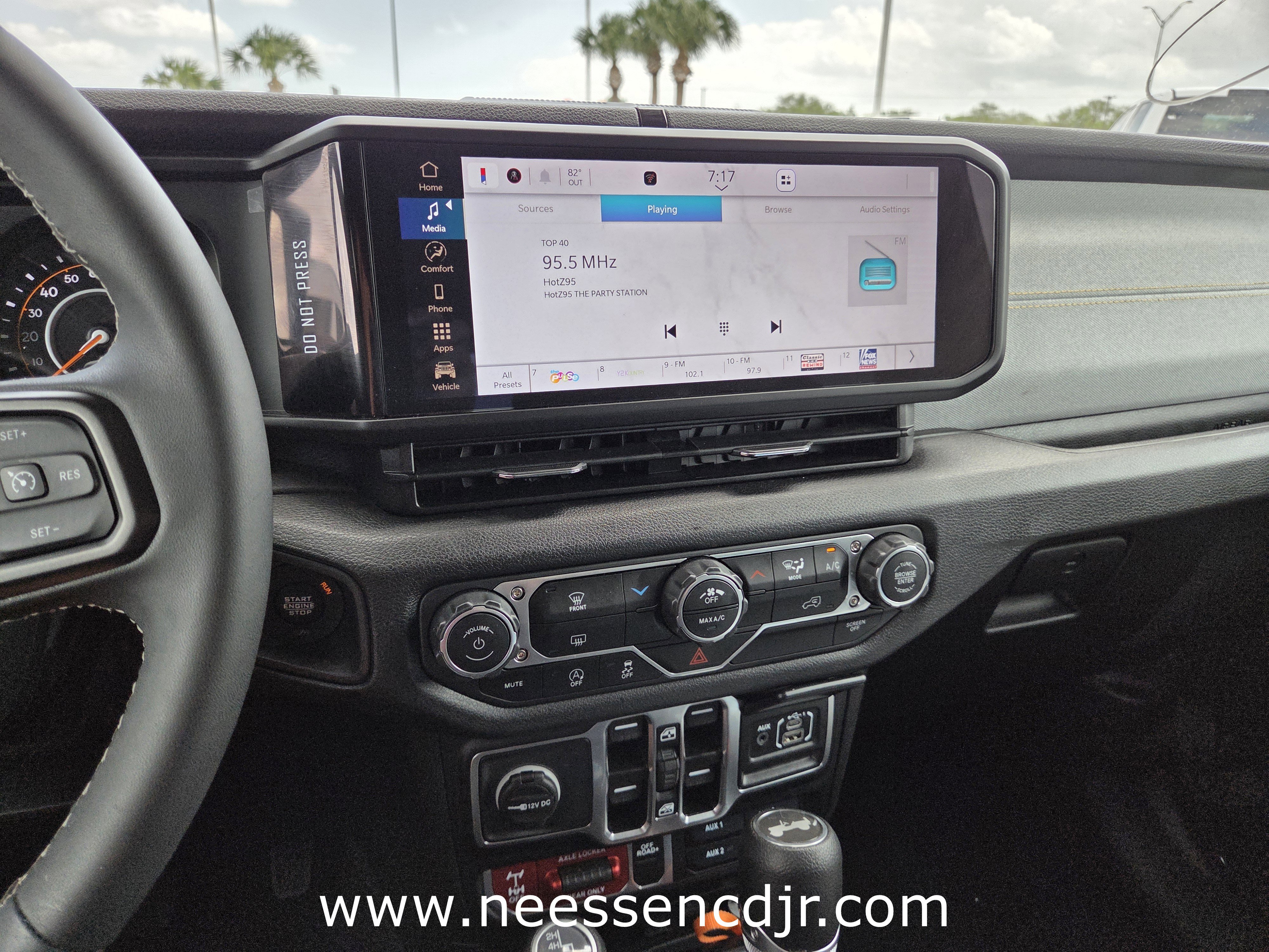 Used 2025 Jeep Wrangler Willys image 8